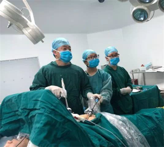 【腾讯】女子车祸后肚子剧痛，竟是被安全带勒出肠破裂
